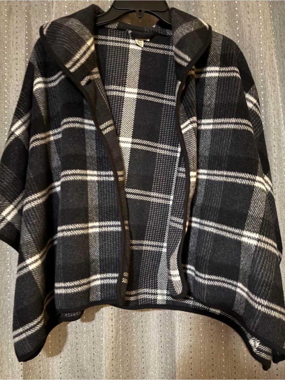 Cherokee Black & White Plaid Poncho Cape Shawl Size L 10/12